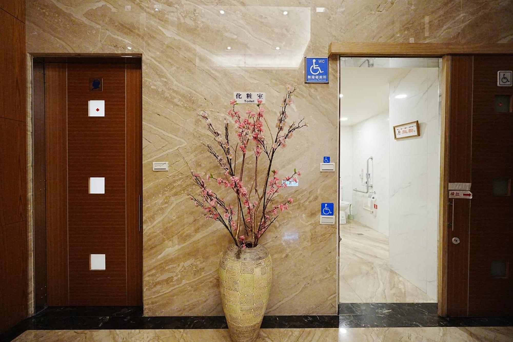 York Hotel Taipei Exterior photo