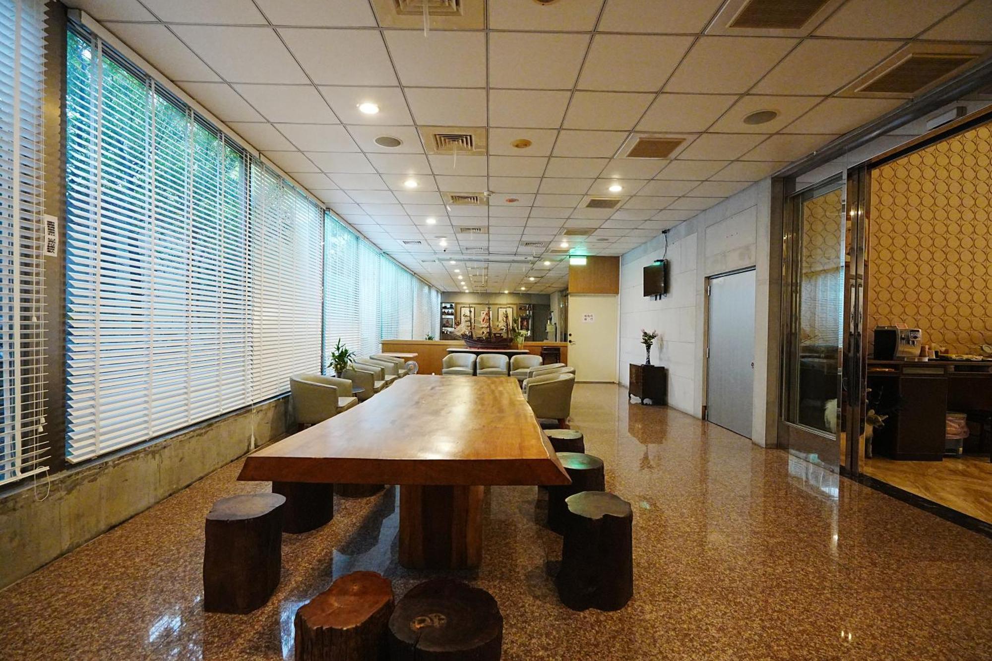 York Hotel Taipei Exterior photo